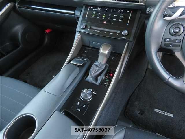 Lexus IS 2013-05 4595440-11