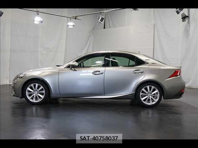 Lexus IS 2013-05 4595440-14