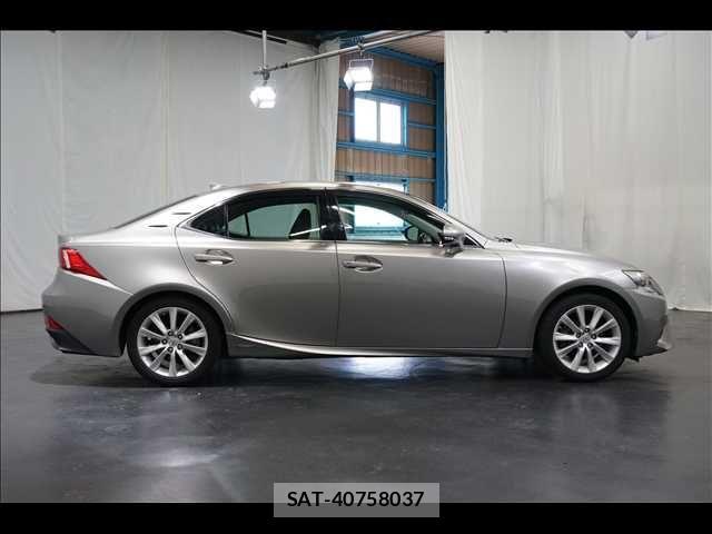 Lexus IS 2013-05 4595440-15