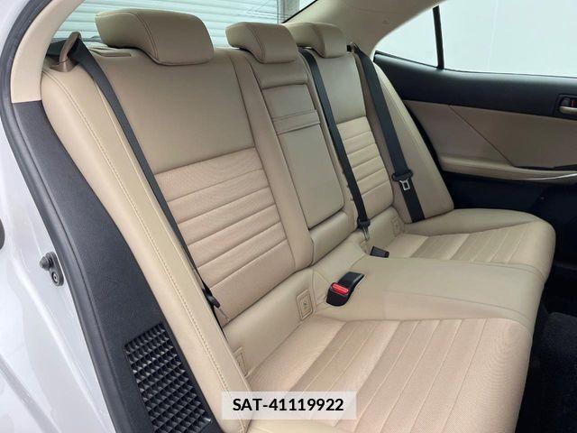 Lexus IS 2018-03 4595430-12