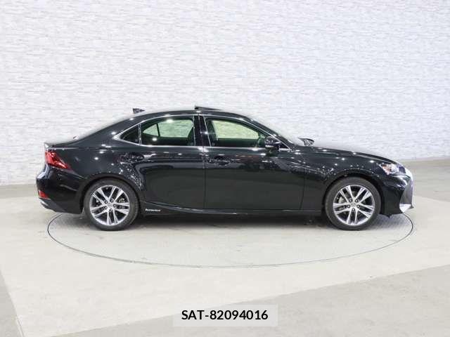Lexus IS 2017-04 4964245-12