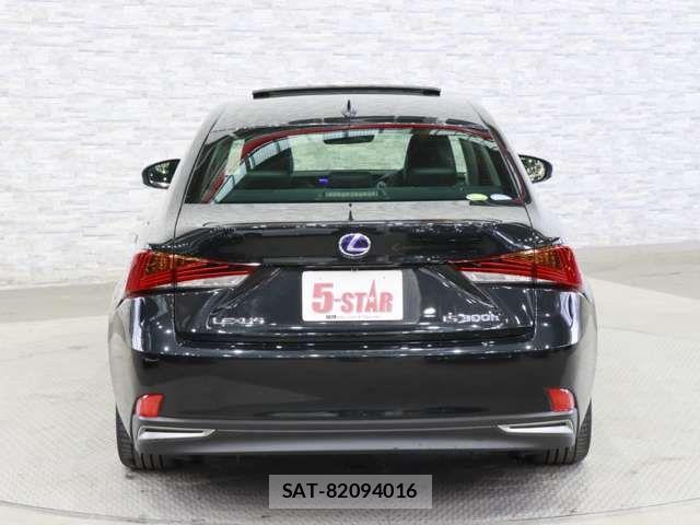 Lexus IS 2017-04 4964245-13