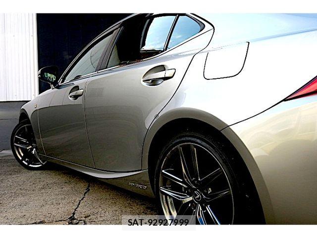 Lexus IS 2018-10 4964232-9