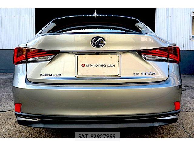 Lexus IS 2018-10 4964232-12
