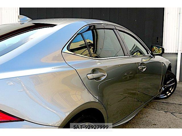 Lexus IS 2018-10 4964232-15