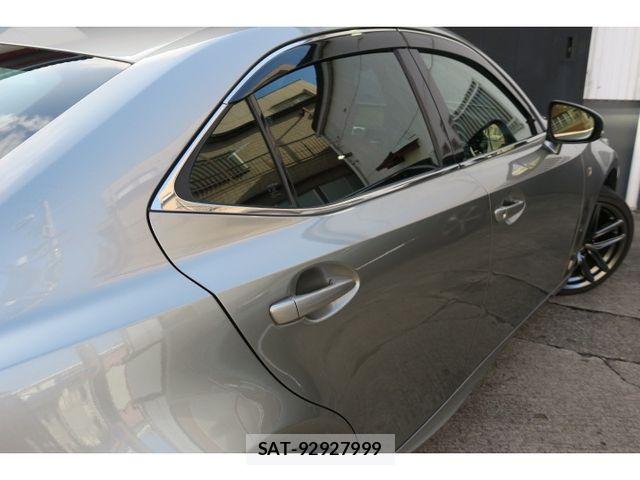 Lexus IS 2018-10 4964232-16