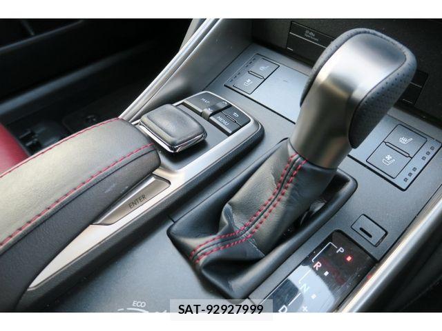 Lexus IS 2018-10 4964232-25