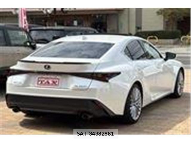 Lexus IS 2021-07 5870852-3