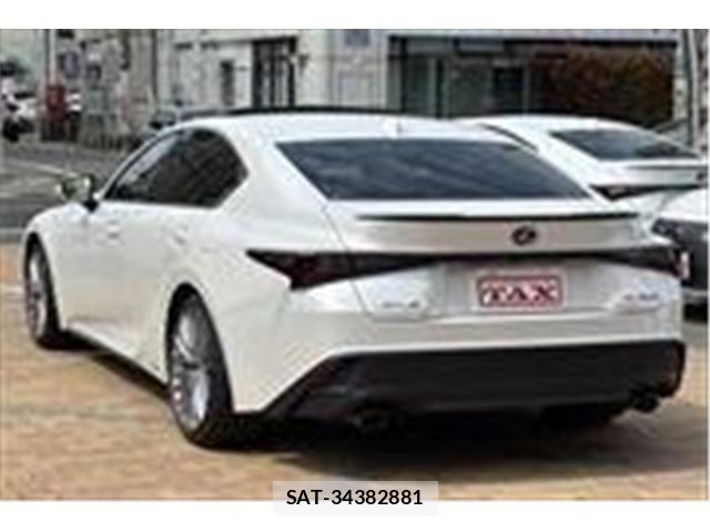 Lexus IS 2021-07 5870852-4