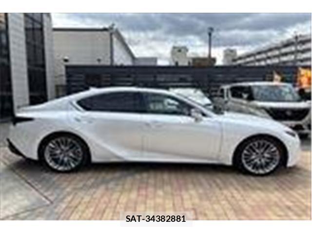 Lexus IS 2021-07 5870852-6