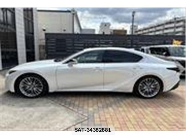 Lexus IS 2021-07 5870852-7