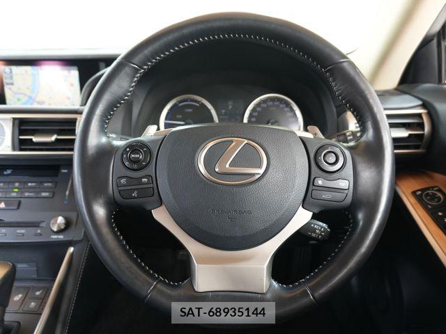 Lexus IS 2016-06 5870874-10