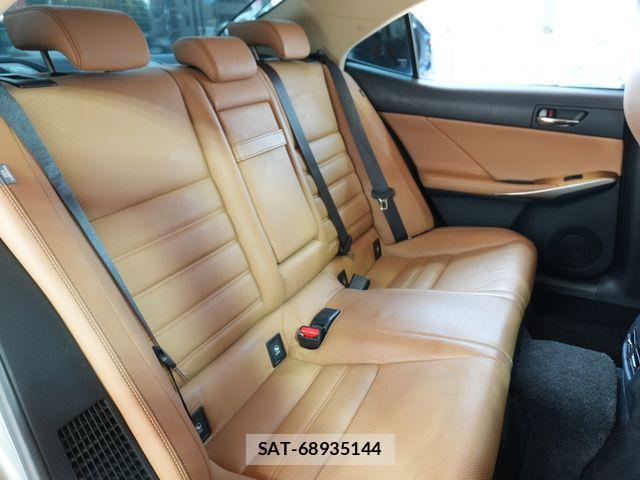 Lexus IS 2016-06 5870874-17