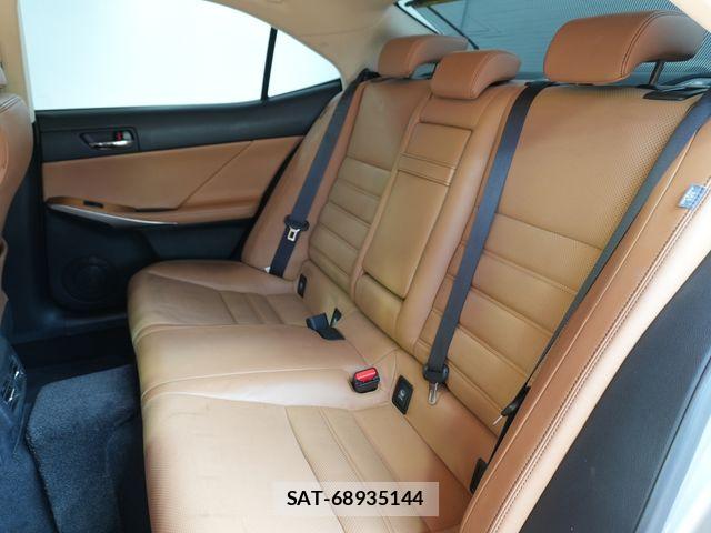 Lexus IS 2016-06 5870874-18