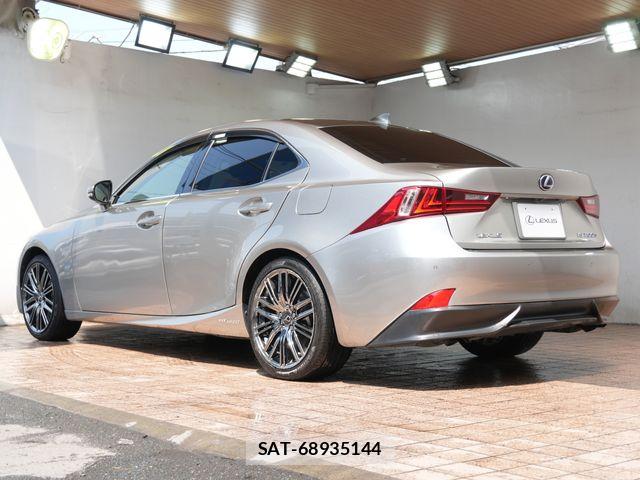 Lexus IS 2016-06 5870874-21