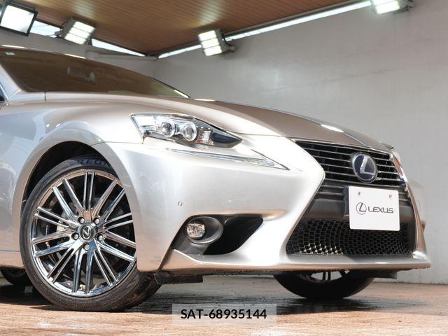 Lexus IS 2016-06 5870874-23