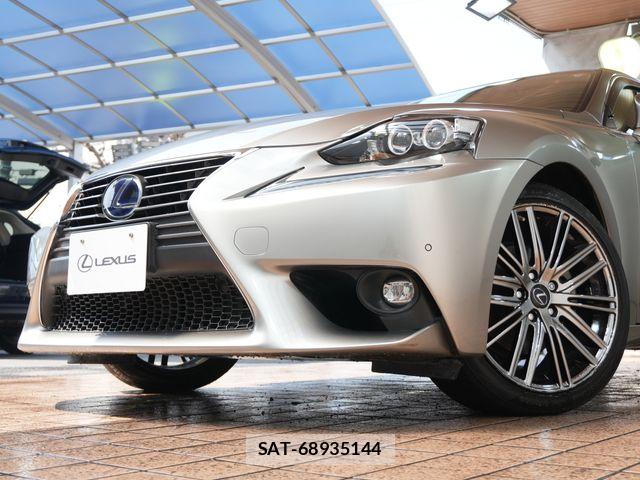 Lexus IS 2016-06 5870874-24