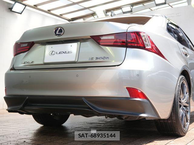Lexus IS 2016-06 5870874-25