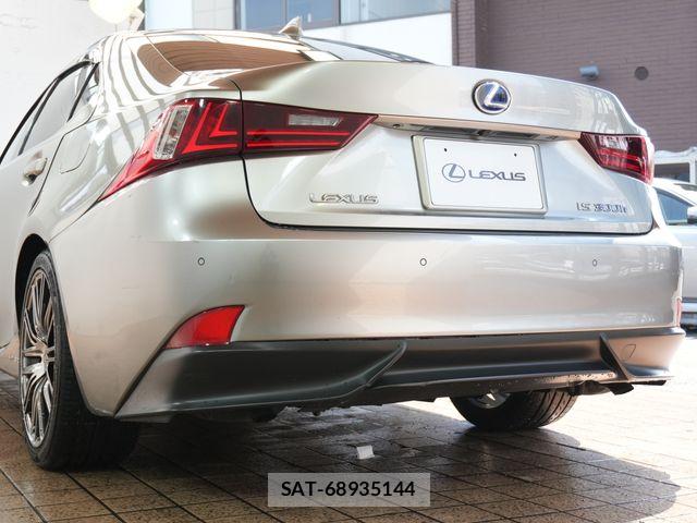 Lexus IS 2016-06 5870874-26