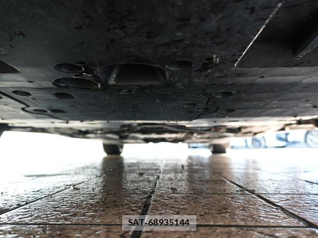 Lexus IS 2016-06 5870874-27