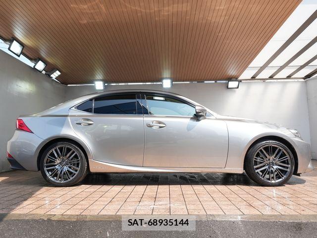 Lexus IS 2016-06 5870874-6