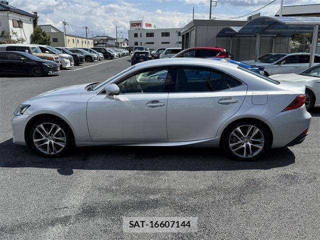 Lexus IS 2017-06 5870862-10