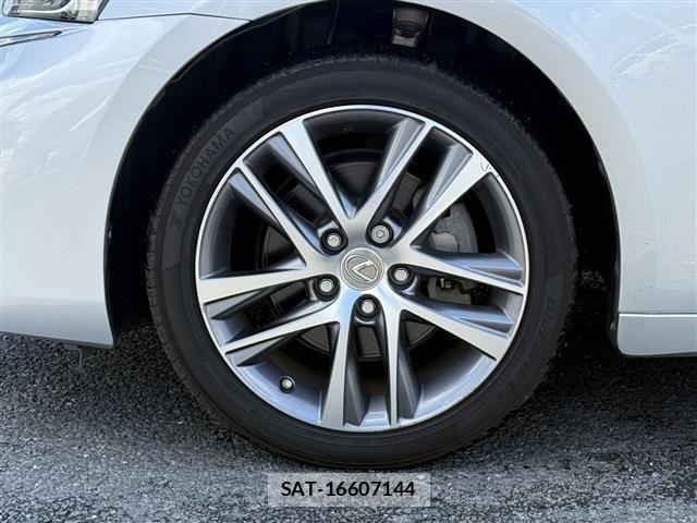 Lexus IS 2017-06 5870862-13