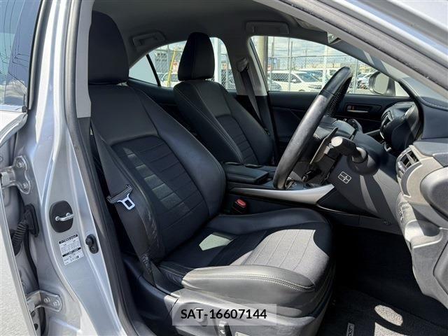 Lexus IS 2017-06 5870862-14