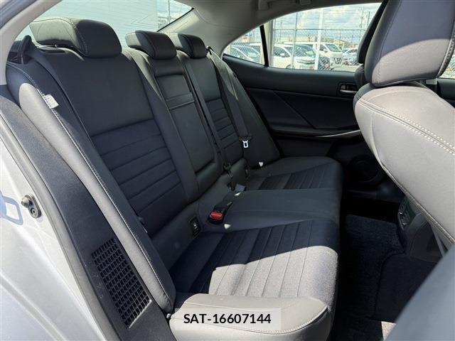 Lexus IS 2017-06 5870862-15