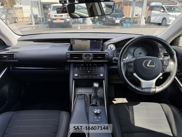Lexus IS 2017-06 5870862-16