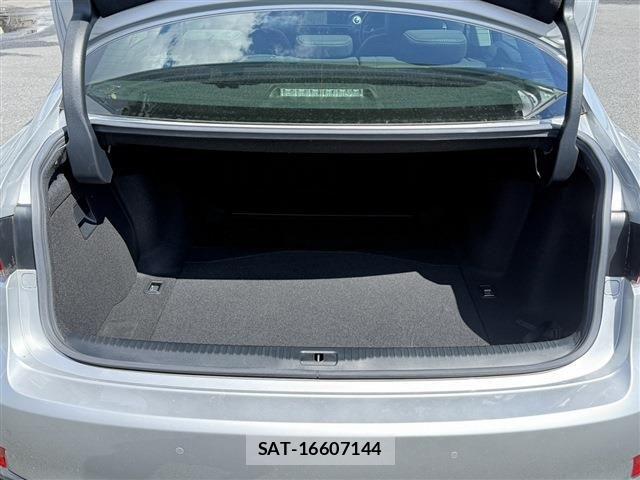 Lexus IS 2017-06 5870862-18
