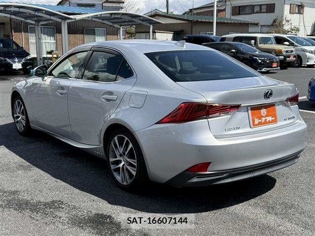 Lexus IS 2017-06 5870862-22