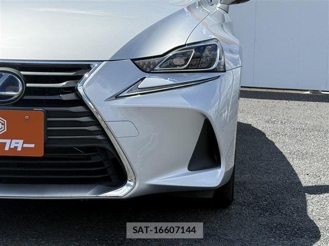 Lexus IS 2017-06 5870862-24
