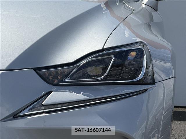 Lexus IS 2017-06 5870862-25