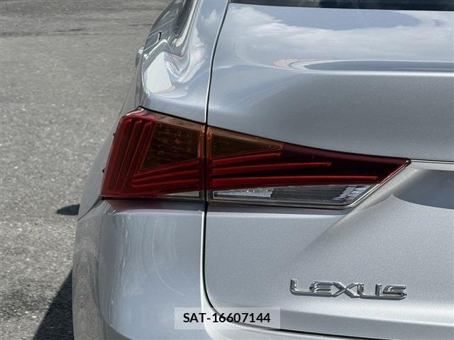 Lexus IS 2017-06 5870862-27