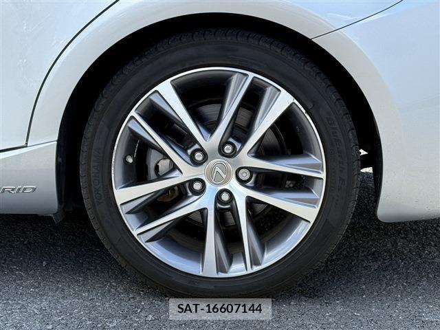 Lexus IS 2017-06 5870862-28