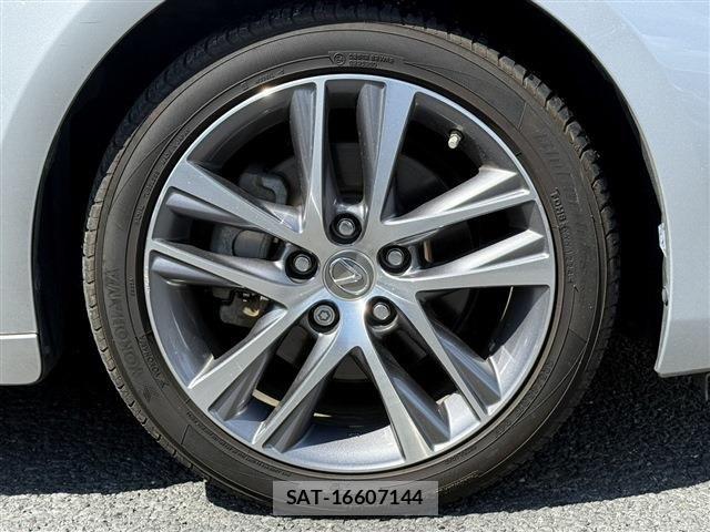 Lexus IS 2017-06 5870862-29