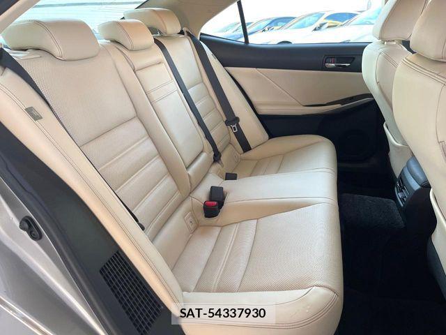 Lexus IS 2013-08 5870860-10