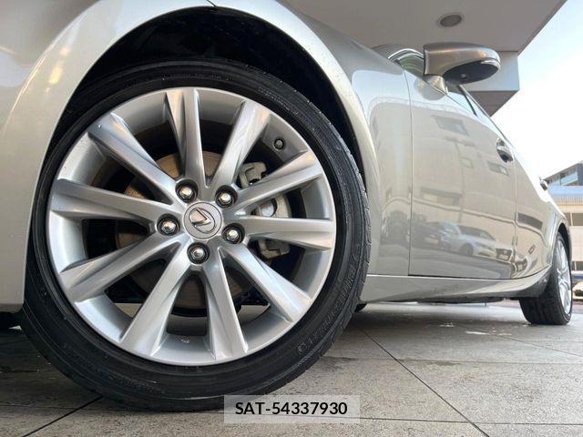 Lexus IS 2013-08 5870860-12