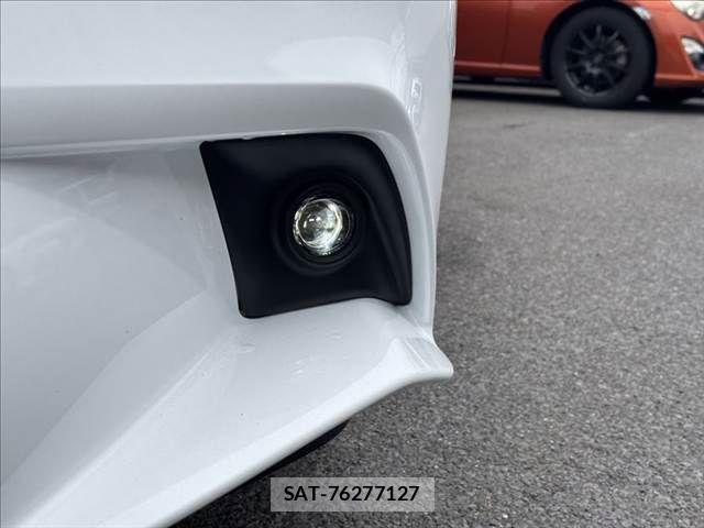 Lexus IS 2015-06 6011530-12