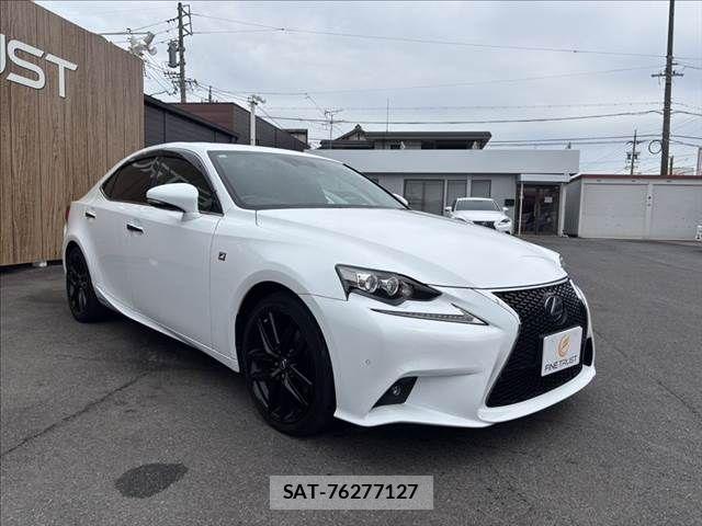 Lexus IS 2015-06 6011530-16