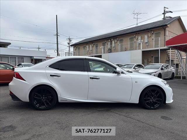 Lexus IS 2015-06 6011530-17