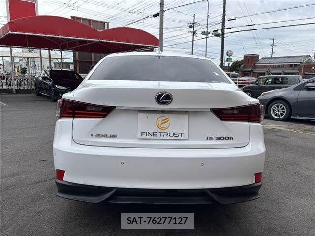 Lexus IS 2015-06 6011530-19