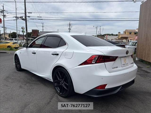 Lexus IS 2015-06 6011530-20