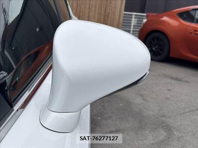 Lexus IS 2015-06 6011530-26