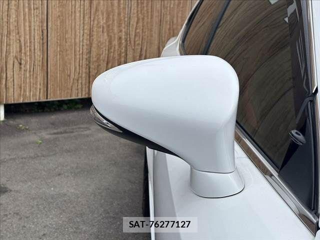 Lexus IS 2015-06 6011530-27