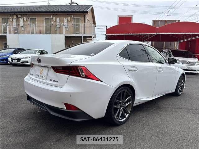 Lexus IS 2015-03 6011549-18