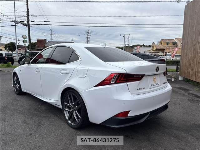 Lexus IS 2015-03 6011549-20