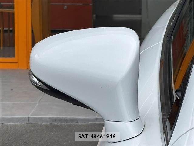 Lexus IS 2013-12 6011551-29