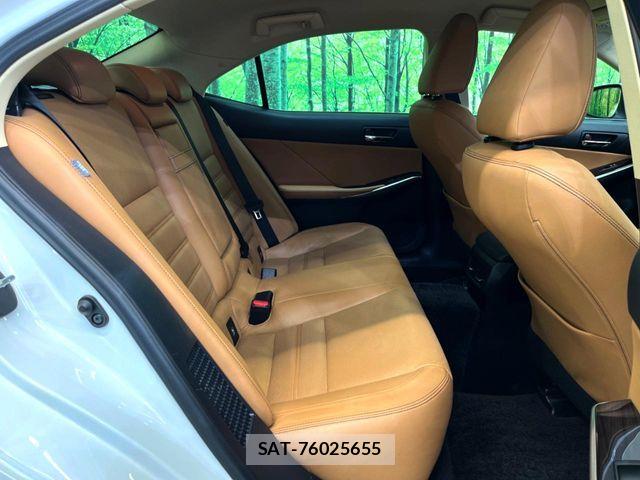 Lexus IS 2013-12 6011550-11